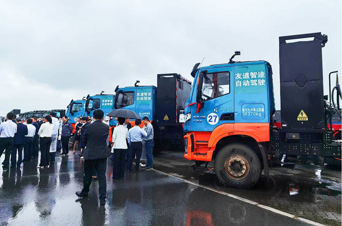 實(shí)力出圈 5G+L4級(jí)純電智能重卡 鋼廠低碳減排好幫手