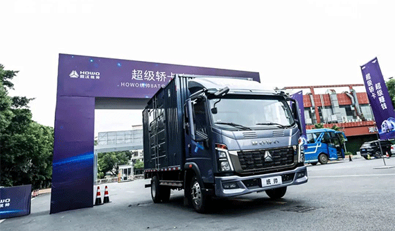 勇闖科技高峰 HOWO統(tǒng)帥AT輕卡堪稱“AT自動(dòng)擋輕卡開(kāi)創(chuàng)者”