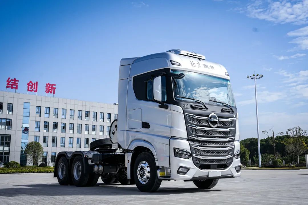 “燃”情新選擇！北京追夢(mèng)LNG牽引車“馬力”全開(kāi)