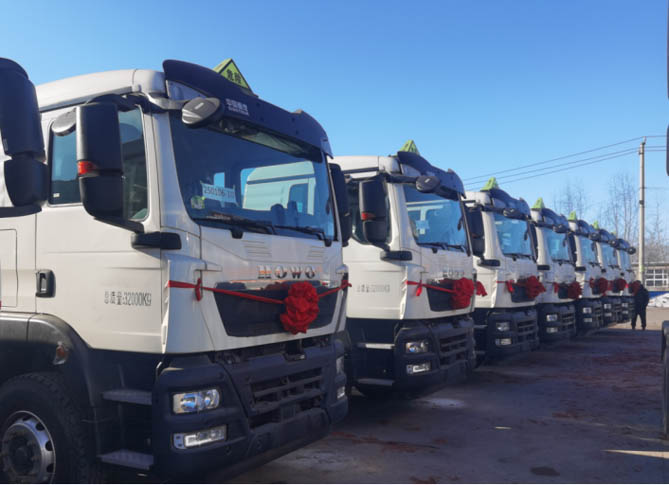 30輛中國重汽豪沃原油運輸車正式交付，助力能源運輸再升級！